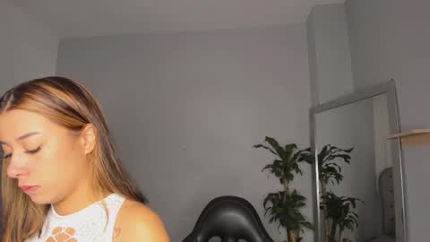 alix_18 online show from 09-27-25, 11:26