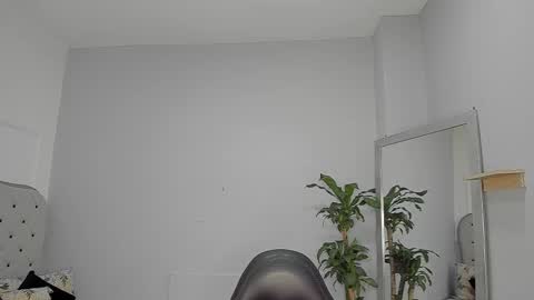 alix_18 online show from 10-04-25, 11:08
