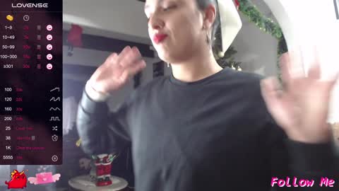 Snapshot of alix_beltran chatting on 01-03-25, 10:51 Alix online show from 01-03-25, 10:51