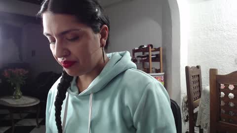 Snapshot of alix_beltran chatting on 01-25-25, 01:43 Alix online show from 01-25-25, 01:43