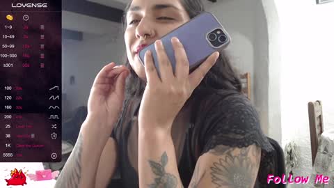 Snapshot of alix_beltran chatting on 01-28-25, 02:43 Alix online show from 01-28-25, 02:43