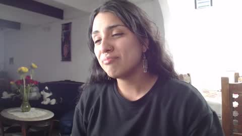 Snapshot of alix_beltran chatting on 02-10-25, 02:19 Alix online show from 02-10-25, 02:19