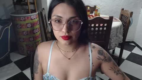 Snapshot of alix_beltran chatting on 02-27-25, 01:59 Alix online show from 02-27-25, 01:59