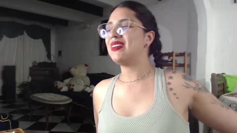 Snapshot of alix_beltran chatting on 03-04-25, 05:11 Alix online show from 03-04-25, 05:11