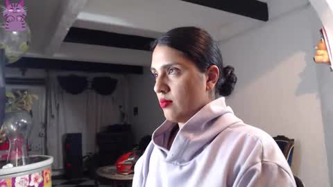 Snapshot of alix_beltran chatting on 09-17-25, 01:18 Alix online show from 09-17-25, 01:18