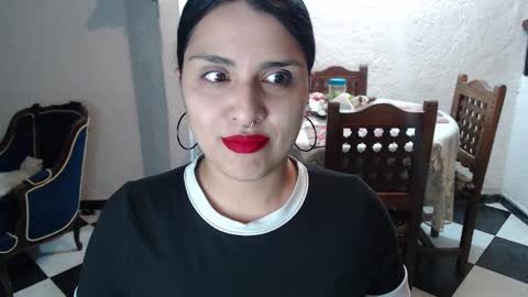 Snapshot of alix_beltran chatting on 10-05-25, 01:59 Alix online show from 10-05-25, 01:59