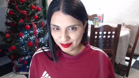 Snapshot of alix_beltran chatting on 11-12-25, 02:01 Alix online show from 11-12-25, 02:01