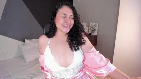 Snapshot of alixon_fiore5 chatting on 09-27-25, 03:44 alixon online show from 09-27-25, 03:44