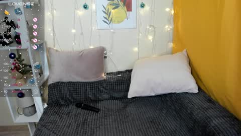 aliya_reid online show from 12-22-24, 04:39