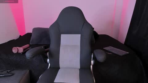 Snapshot of aliz_01 chatting on 11-10-25, 08:30 Aliz online show from 11-10-25, 08:30