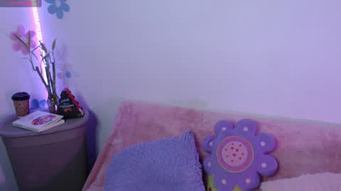 Snapshot of all_smiles_here chatting on 12-29-24, 09:30 Lola online show from 12-29-24, 09:30