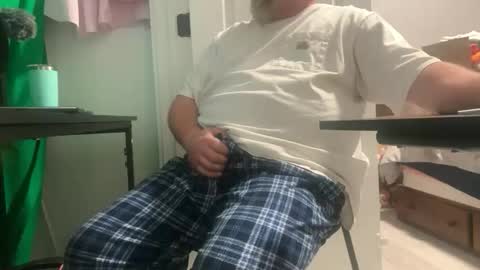 Allergictolove online show from 10-26-25, 06:25