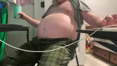 Allergictolove online show from 11-25-25, 04:40