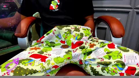 Snapshot of allessandrosantos chatting on 12-25-24, 12:37 Help me reach 100 likes online show from 12-25-24, 12:37