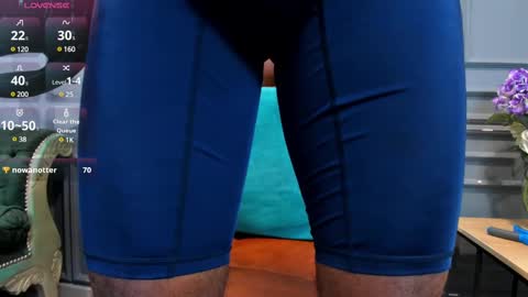 Snapshot of allessandrosantos chatting on 02-11-25, 06:01 Help me reach 100 likes online show from 02-11-25, 06:01