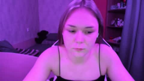 Snapshot of alli_zi chatting on 10-20-25, 04:07 Blair online show from 10-20-25, 04:07