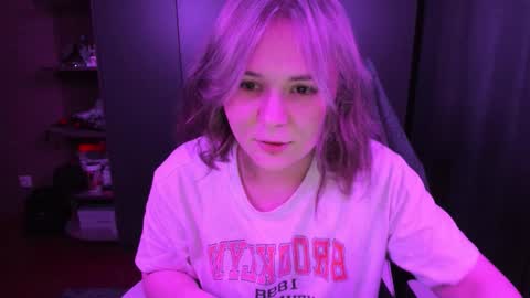 Snapshot of alli_zi chatting on 11-09-25, 02:48 Blair online show from 11-09-25, 02:48