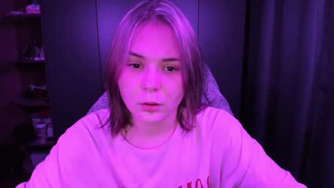 Snapshot of alli_zi chatting on 11-12-25, 06:19 Blair online show from 11-12-25, 06:19