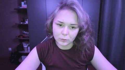 Snapshot of alli_zi chatting on 11-25-25, 01:33 Blair online show from 11-25-25, 01:33