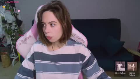 Snapshot of allie_hazie chatting on 01-02-25, 01:06 alice online show from 01-02-25, 01:06