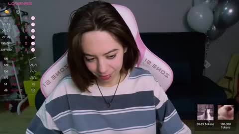 Snapshot of allie_hazie chatting on 01-27-25, 12:01 alice online show from 01-27-25, 12:01