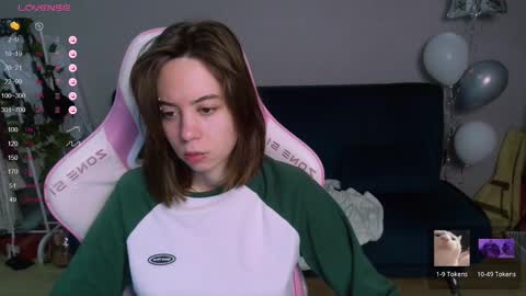 Snapshot of allie_hazie chatting on 03-05-25, 12:05 alice online show from 03-05-25, 12:05