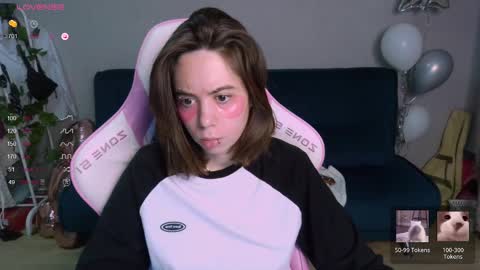 Snapshot of allie_hazie chatting on 03-07-25, 01:20 alice online show from 03-07-25, 01:20