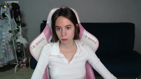 Snapshot of allie_hazie chatting on 10-18-25, 12:57 alice online show from 10-18-25, 12:57