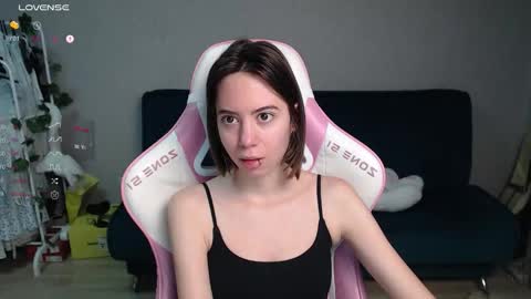 Snapshot of allie_hazie chatting on 11-11-25, 01:27 alice online show from 11-11-25, 01:27