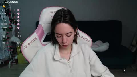 Snapshot of allie_hazie chatting on 11-14-25, 01:04 alice online show from 11-14-25, 01:04