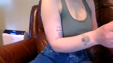Snapshot of alliebearx chatting on 02-28-26, 06:53 alliebearx online show from 02-28-26, 06:53