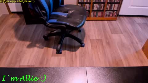 Snapshot of alliekat62 chatting on 12-29-24, 10:25 Allie online show from 12-29-24, 10:25