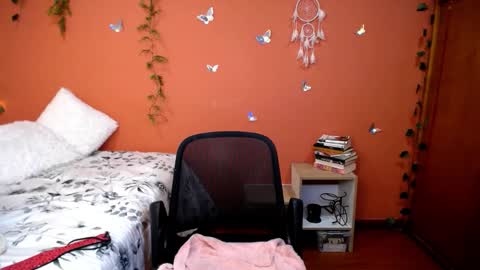 Allie  online show from 10-17-25, 08:22