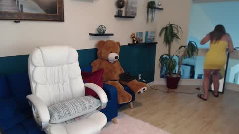 Snapshot of allison_hill19 chatting on 10-28-25, 07:05 Alli online show from 10-28-25, 07:05