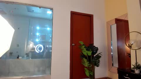 Snapshot of allisonowens_ chatting on 10-23-25, 08:02 allisonowens_ online show from 10-23-25, 08:02