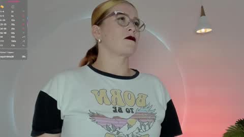 Snapshot of allisonroberts_ chatting on 10-28-25, 11:03 Alli online show from 10-28-25, 11:03