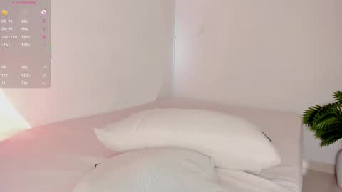 Snapshot of allisonroberts_ chatting on 11-10-25, 11:20 Alli online show from 11-10-25, 11:20