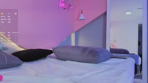 Snapshot of allisonroberts_ chatting on 04-04-26, 10:13 Alli online show from 04-04-26, 10:13