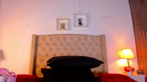 Snapshot of allisson_m chatting on 02-25-26, 12:04 allisson online show from 02-25-26, 12:04