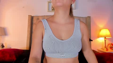 Snapshot of allisson_m chatting on 04-06-26, 12:06 allisson online show from 04-06-26, 12:06