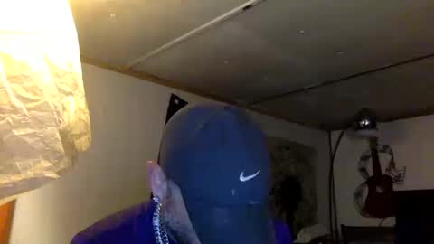 Snapshot of allitrunnin chatting on 10-12-25, 08:46 allitrunnin online show from 10-12-25, 08:46