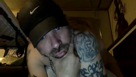 Snapshot of allitrunnin chatting on 10-14-25, 04:35 allitrunnin online show from 10-14-25, 04:35