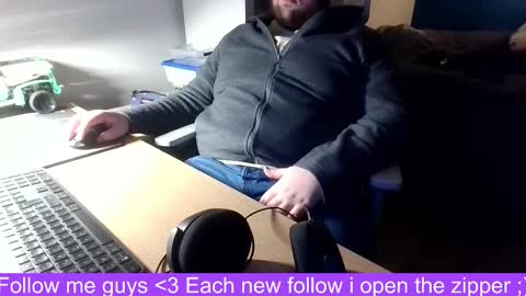 Snapshot of allowis2 chatting on 12-17-25, 09:21 allowis2 online show from 12-17-25, 09:21