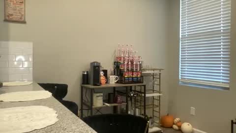 Snapshot of allymaeeee chatting on 10-28-25, 03:47 Ally Mae online show from 10-28-25, 03:47