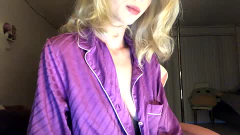 Ally Girl In Her Ally World online show from 10-09-25, 01:42