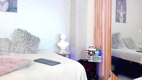 Snapshot of almabella__ chatting on 03-12-25, 01:40 AlmaBella online show from 03-12-25, 01:40