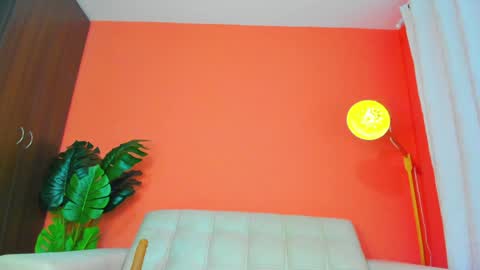 Snapshot of almacastillo2 chatting on 12-20-24, 02:41 Alma Castillo online show from 12-20-24, 02:41