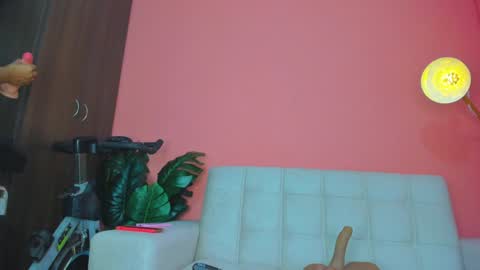 Snapshot of almacastillo2 chatting on 12-31-24, 02:40 Alma Castillo online show from 12-31-24, 02:40