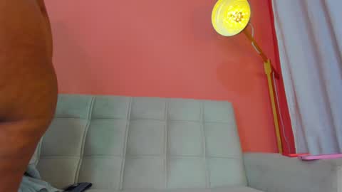 Snapshot of almacastillo2 chatting on 01-07-25, 01:38 Alma Castillo online show from 01-07-25, 01:38