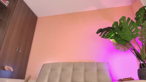 Snapshot of almacastillo2 chatting on 10-30-25, 01:29 Alma Castillo online show from 10-30-25, 01:29